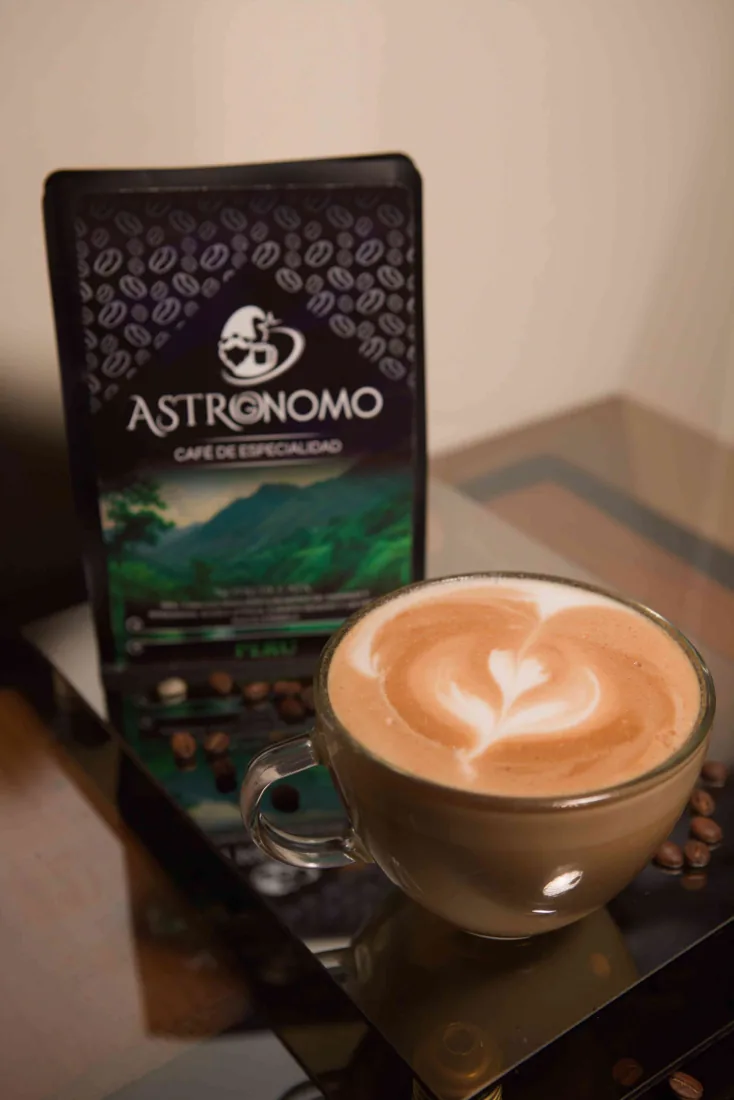 Latte art en taza